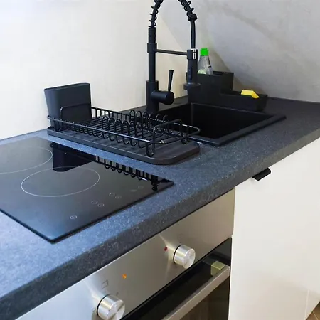Alfa Studio-apartment 2 Betten Kueche Bad L Smarttv Wifi L Porsche & Bosch L 2 Beds Kitchen Bath Bs21a11