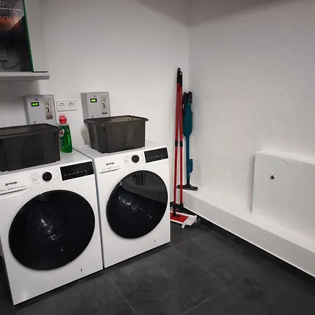 Alfa Studio-apartment 2 Betten Kueche Bad L Smarttv Wifi L Porsche & Bosch L 2 Beds Kitchen Bath Bs21a11 Daire Stuttgart