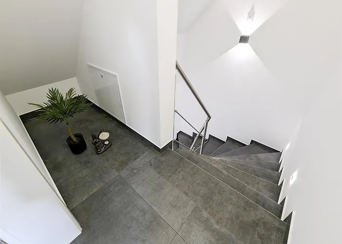 Апартаменты Alfa Studio-apartment 2 Betten Kueche Bad L Smarttv Wifi L Porsche & Bosch L 2 Beds Kitchen Bath Bs21a11 Штутгарт