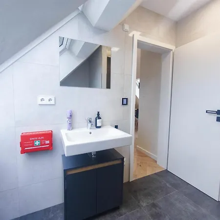 Alfa Studio-apartment 2 Betten Küche Bad L Smarttv Wifi L Porsche&bosch L 2 Beds Kitchen Bath Bs21a11 Stuttgart